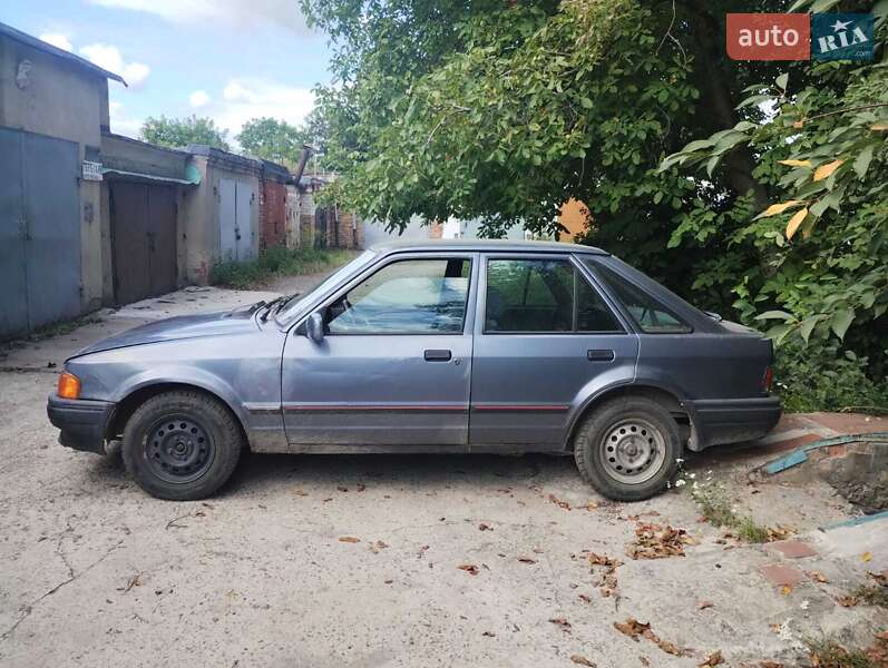 Хэтчбек Ford Escort 1988 в 