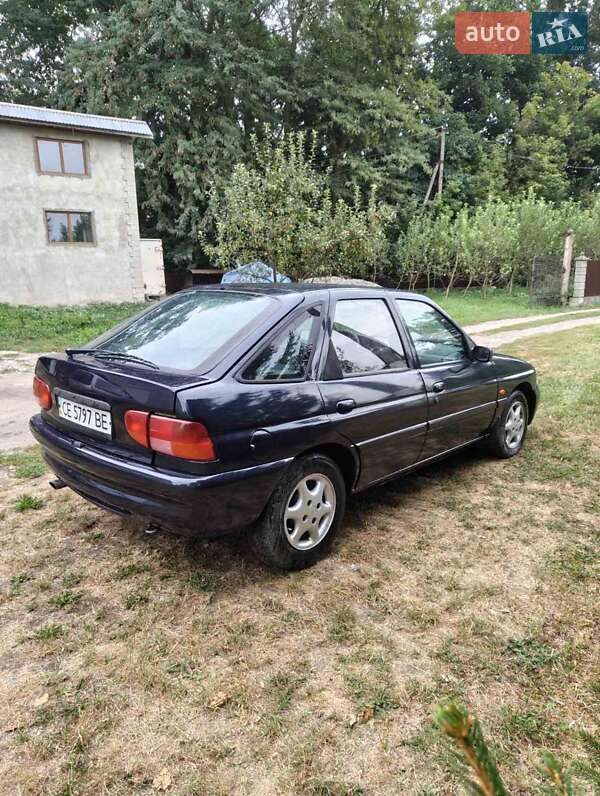 Хэтчбек Ford Escort 1996 в Черновцах