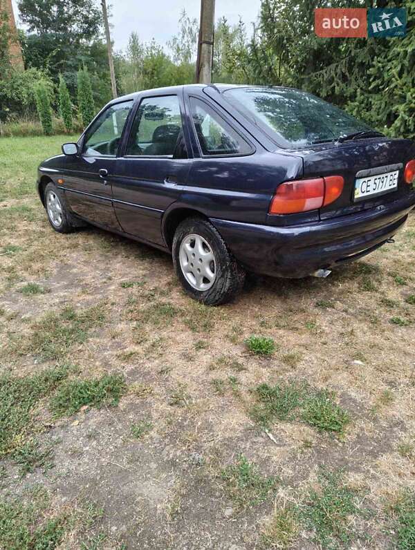 Хэтчбек Ford Escort 1996 в Черновцах
