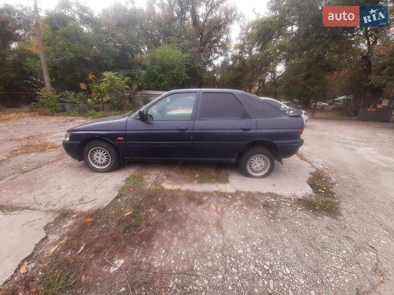 Хэтчбек Ford Escort 1995 в Запорожье фото 3 Хэтчбек Ford Escort 1995 в Запорожье
