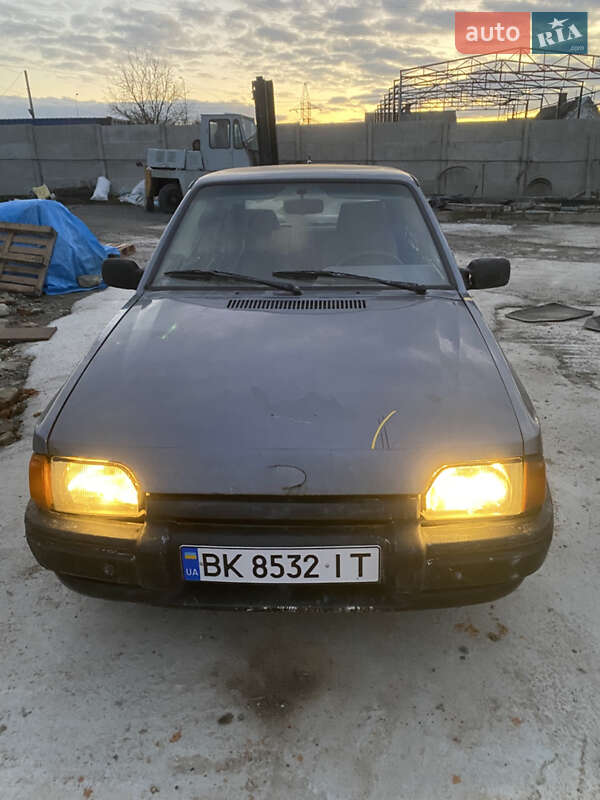 Хетчбек Ford Escort 1988 в Рівному фото 2 Хетчбек Ford Escort 1988 в Рівному