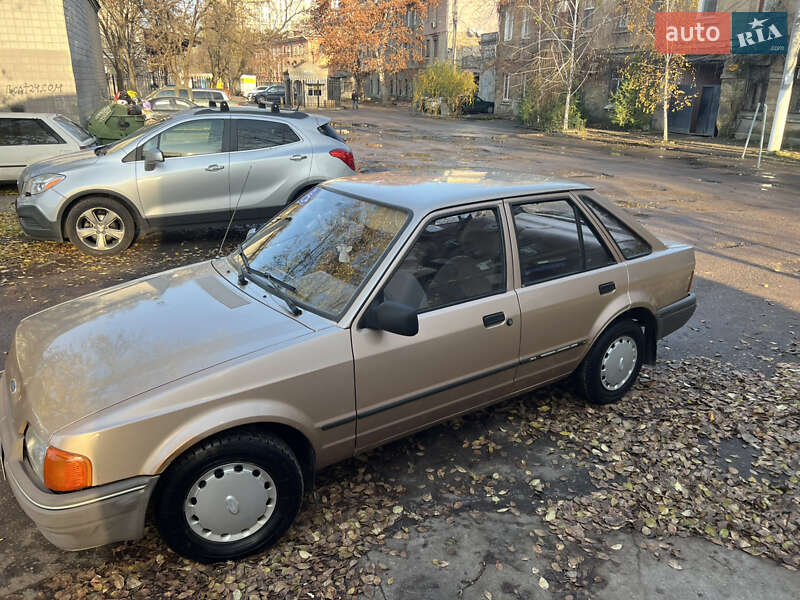 Хэтчбек Ford Escort 1987 в Одессе