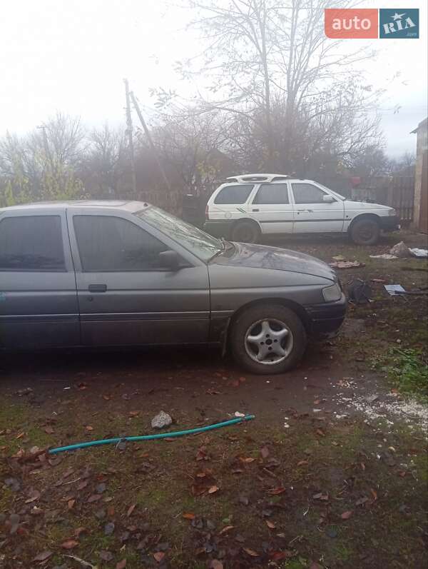 Хэтчбек Ford Escort 1991 в Пирятине