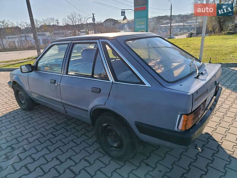 Хэтчбек Ford Escort 1985 в Черновцах
