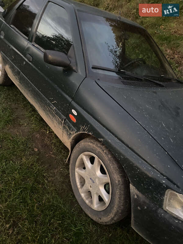 Хетчбек Ford Escort 1996 в Чернівцях фото 7 Хетчбек Ford Escort 1996 в Чернівцях