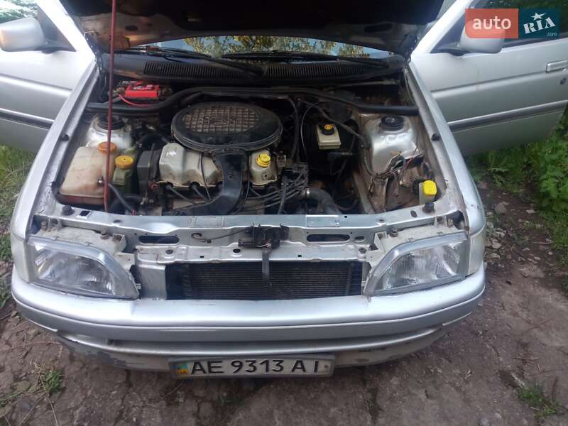 Седан Ford Escort 1992 в Кривом Роге
