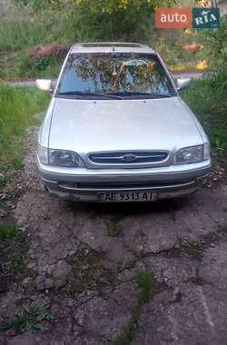 Седан Ford Escort 1992 в Кривом Роге