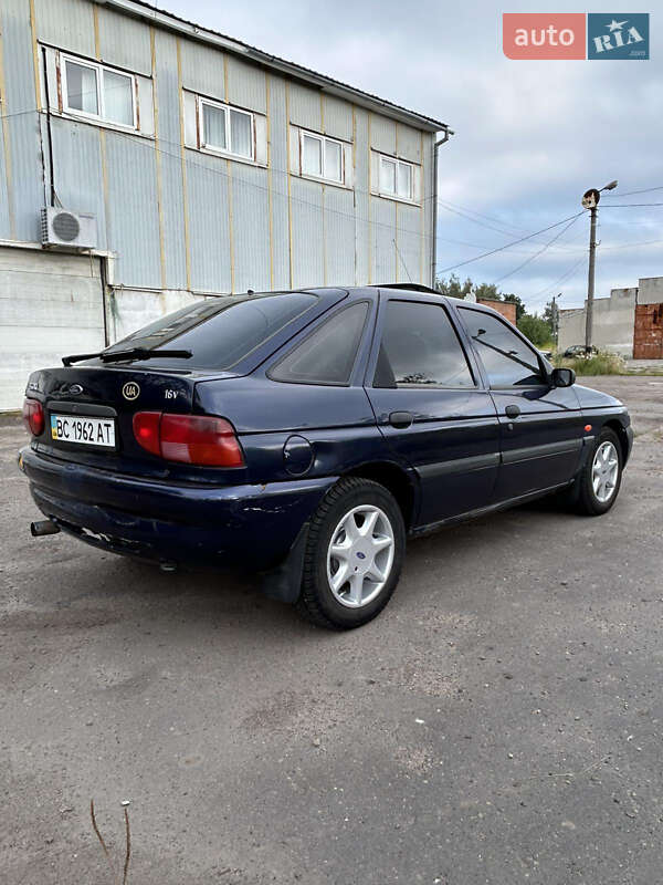 Хэтчбек Ford Escort 1997 в Шептицькому