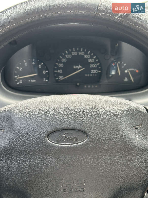 Хэтчбек Ford Escort 1997 в Шептицькому