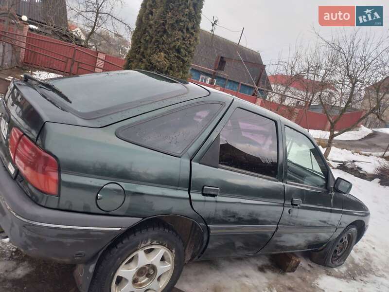 Хэтчбек Ford Escort 1993 в Золочеве