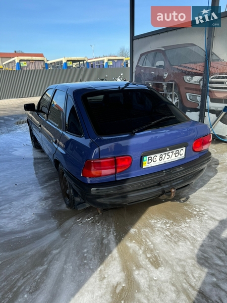 Хэтчбек Ford Escort 1993 в Перемышлянах