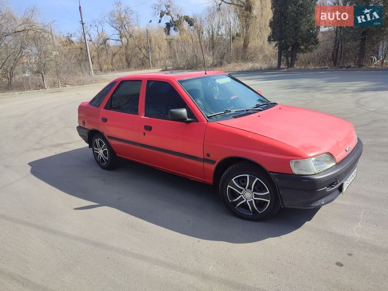 Седан Ford Escort 1992 в Ивано-Франковске