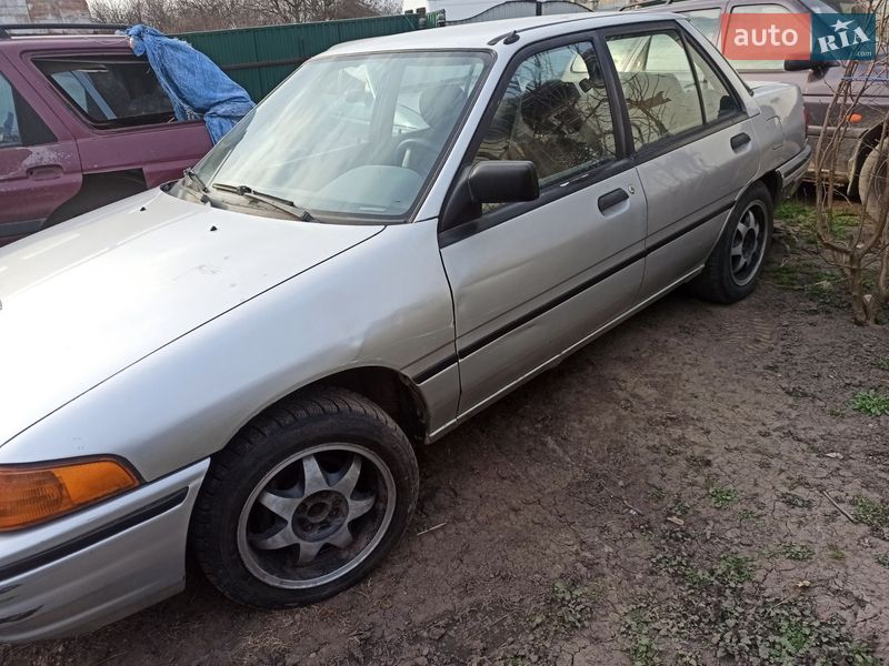 Седан Ford Escort 1993 в Кицмани