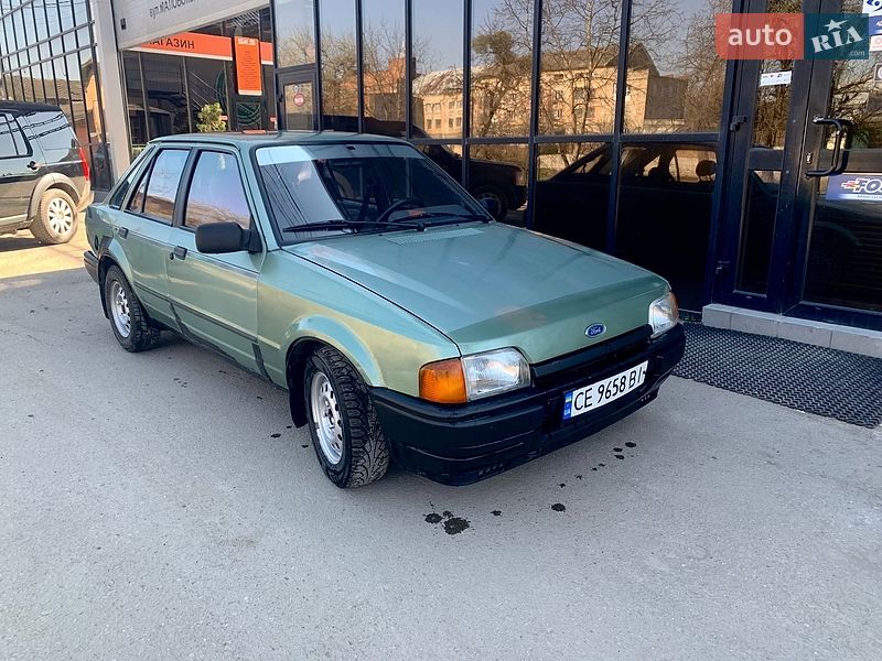 Хетчбек Ford Escort 1987 в Чернівцях