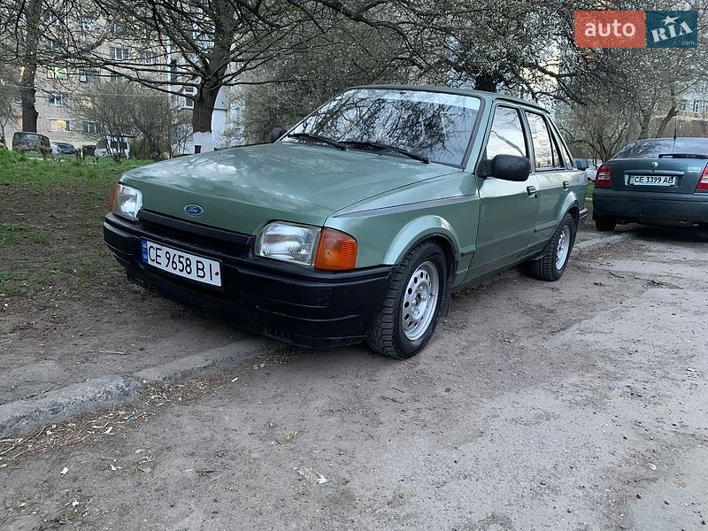 Хетчбек Ford Escort 1987 в Чернівцях
