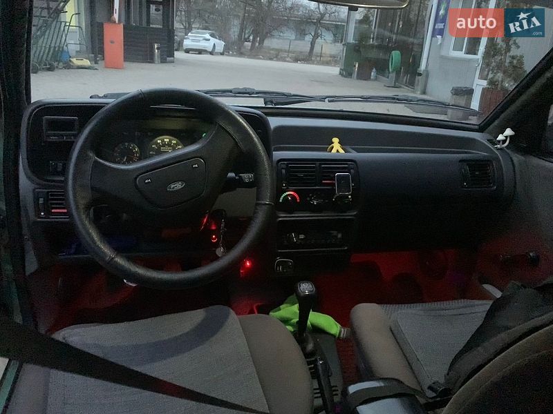Хетчбек Ford Escort 1987 в Чернівцях