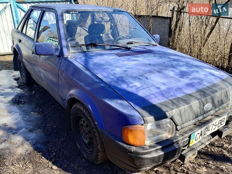 Хетчбек Ford Escort 1987 в Тальному фото Хетчбек Ford Escort 1987 в Тальному