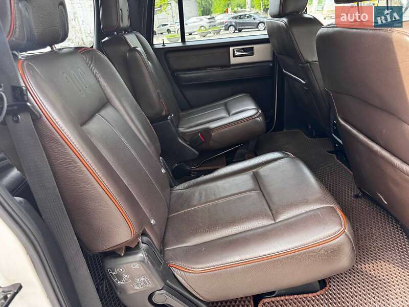 Позашляховик / Кросовер Ford Expedition 2016 в Дніпрі