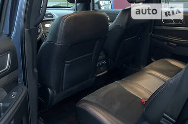 Позашляховик / Кросовер Ford Explorer 2018 в 
