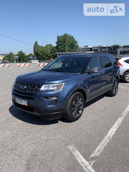 Позашляховик / Кросовер Ford Explorer 2018 в 