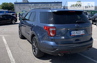 Позашляховик / Кросовер Ford Explorer 2018 в 