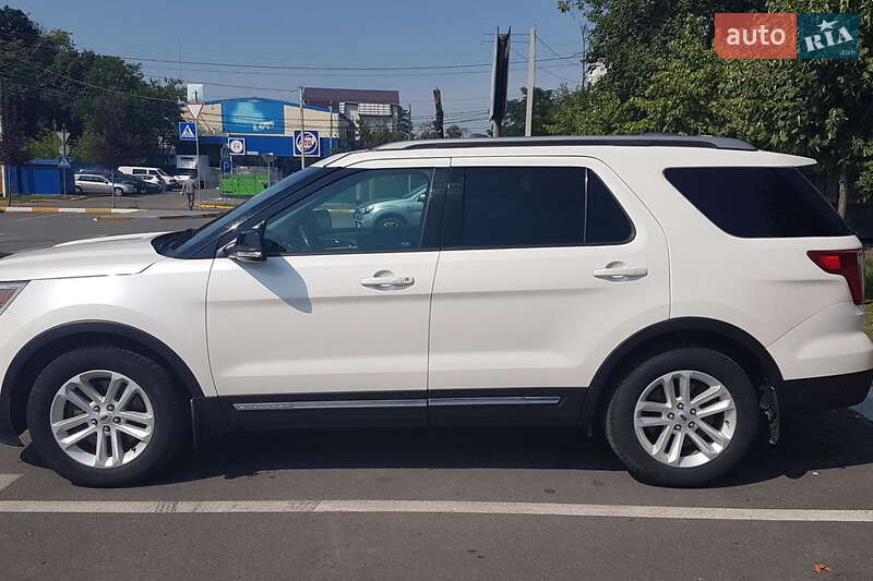 Позашляховик / Кросовер Ford Explorer 2017 в Рівному