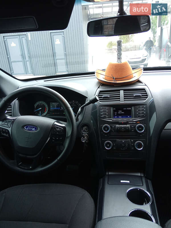 Позашляховик / Кросовер Ford Explorer 2017 в Луцьку