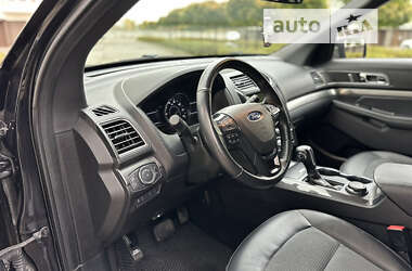 Позашляховик / Кросовер Ford Explorer 2018 в 