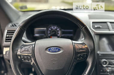 Позашляховик / Кросовер Ford Explorer 2018 в 