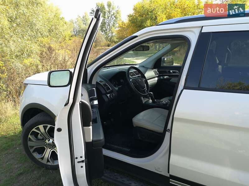Позашляховик / Кросовер Ford Explorer 2018 в Кам'янському
