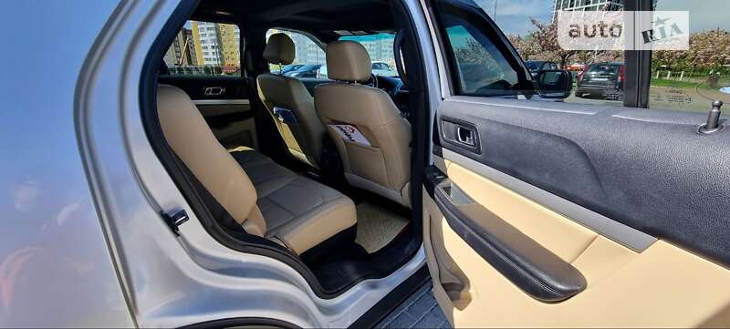 Позашляховик / Кросовер Ford Explorer 2015 в Львові