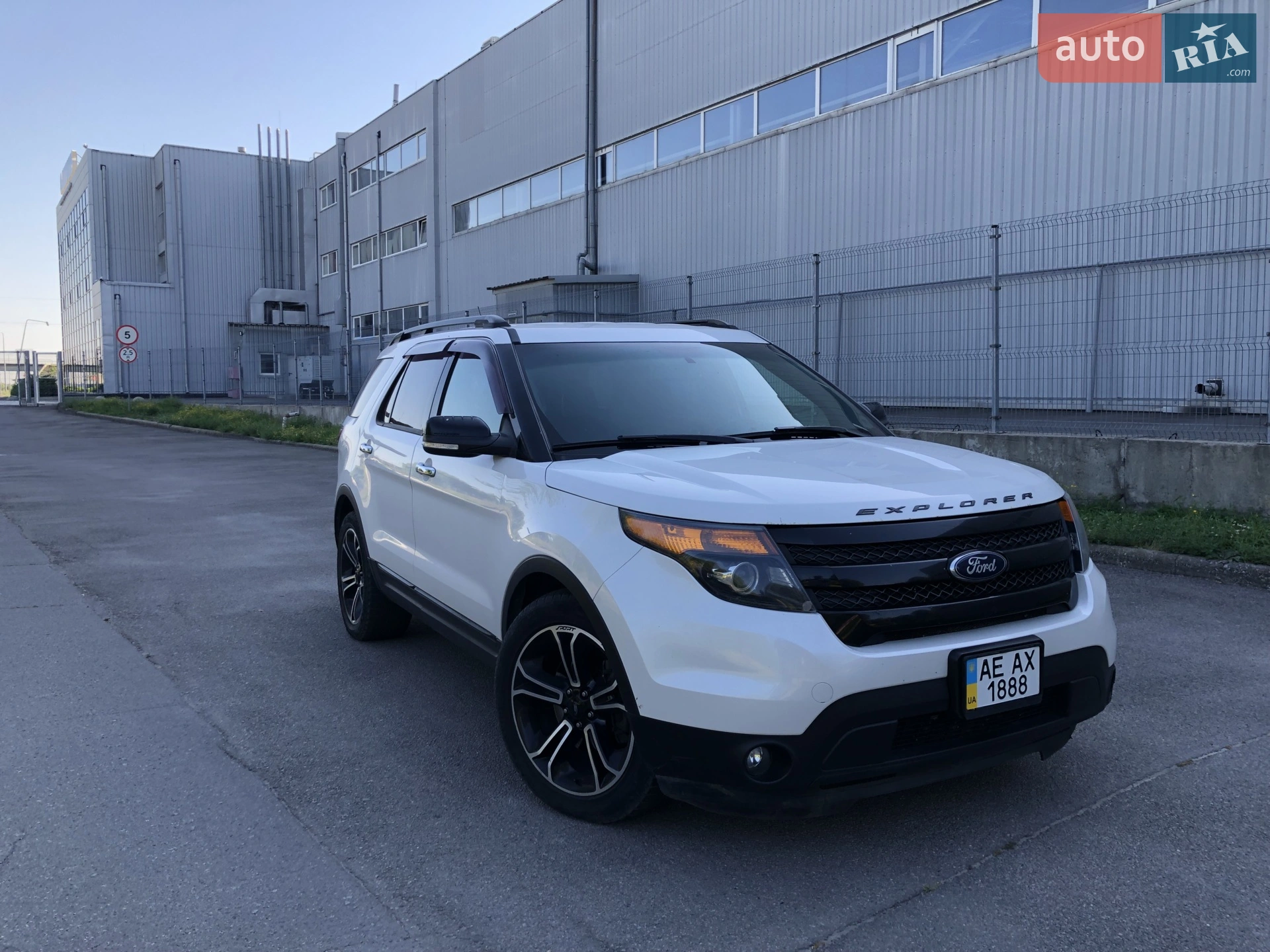 2013 Ford Explorer - мініатюра 2