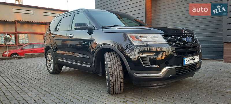 Позашляховик / Кросовер Ford Explorer 2016 в Острозі