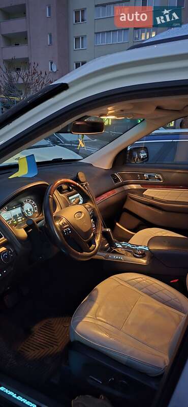 Позашляховик / Кросовер Ford Explorer 2015 в Києві