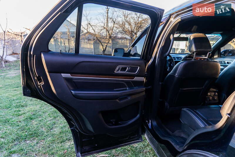 Позашляховик / Кросовер Ford Explorer 2017 в Верхньодніпровську