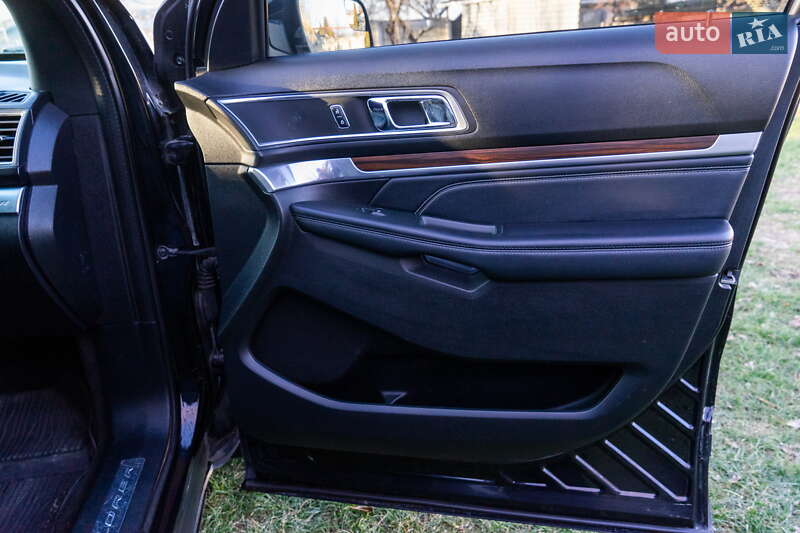 Позашляховик / Кросовер Ford Explorer 2017 в Верхньодніпровську