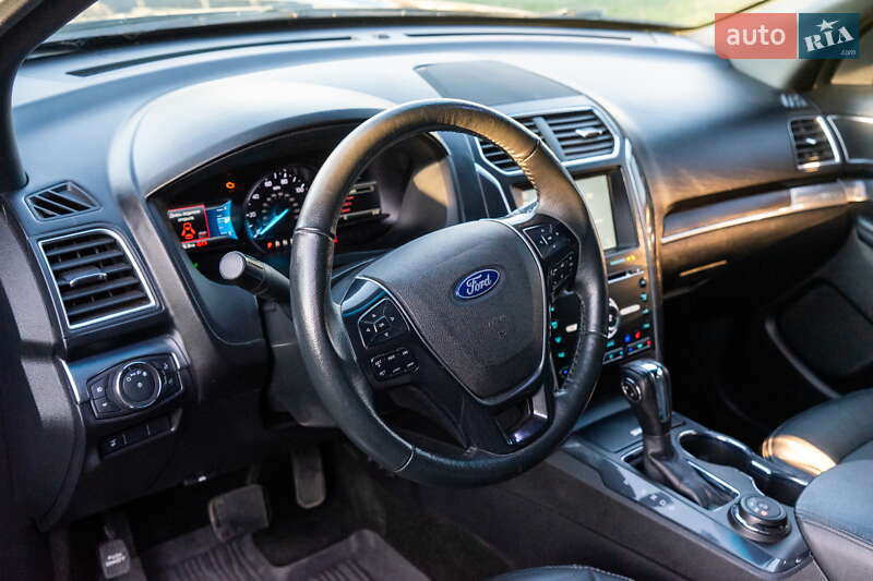 Позашляховик / Кросовер Ford Explorer 2017 в Верхньодніпровську