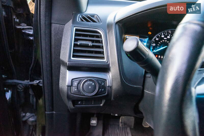 Внедорожник / Кроссовер Ford Explorer 2017 в Верхнеднепровске