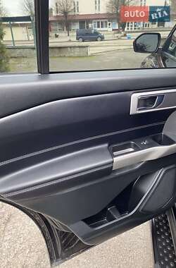 Позашляховик / Кросовер Ford Explorer 2020 в 