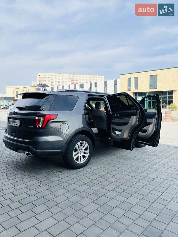 Внедорожник / Кроссовер Ford Explorer 2018 в Хмельницком