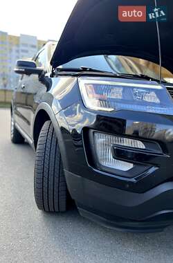 Позашляховик / Кросовер Ford Explorer 2016 в 