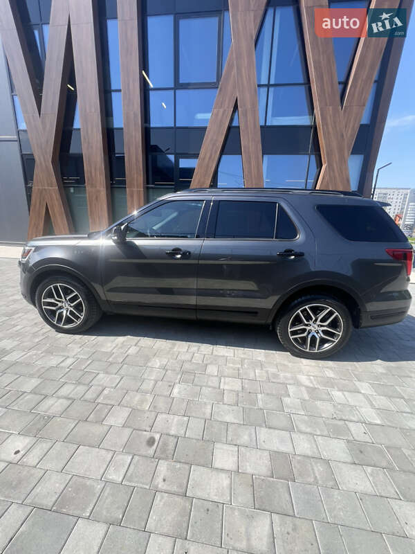 Позашляховик / Кросовер Ford Explorer 2018 в Луцьку