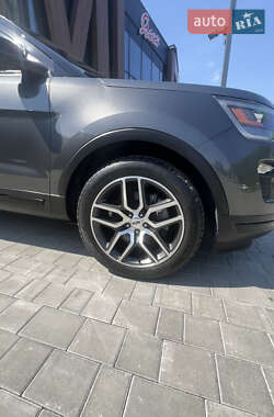 Позашляховик / Кросовер Ford Explorer 2018 в Луцьку