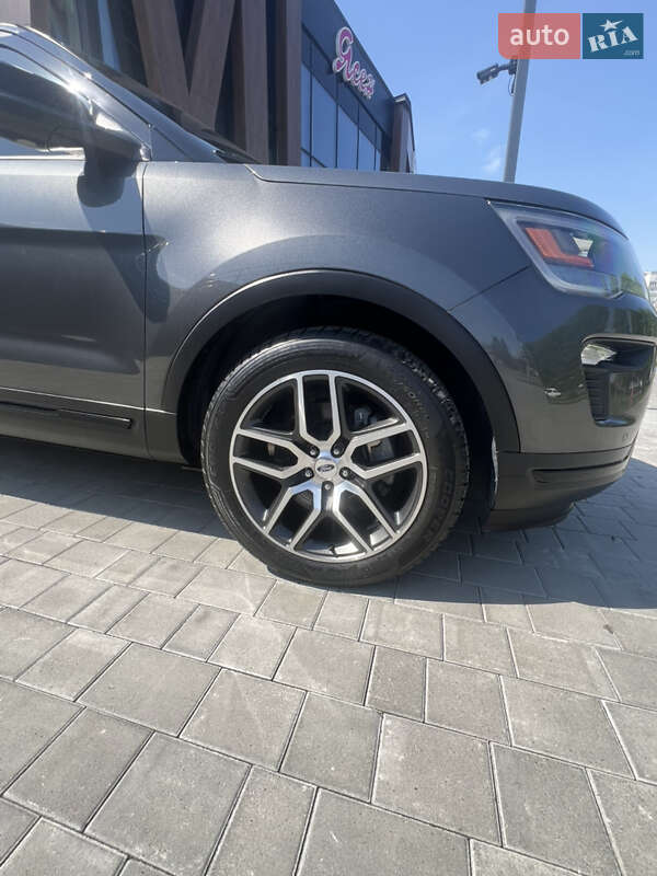 Позашляховик / Кросовер Ford Explorer 2018 в Луцьку