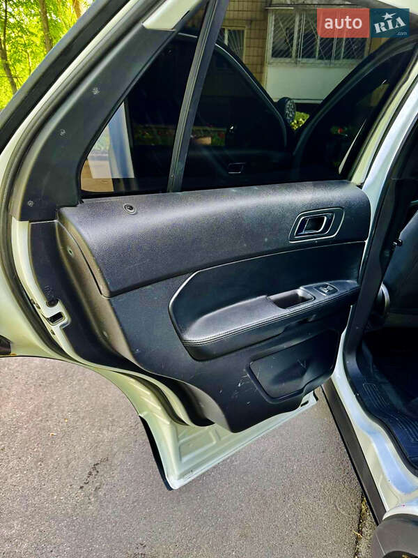 Позашляховик / Кросовер Ford Explorer 2016 в Києві