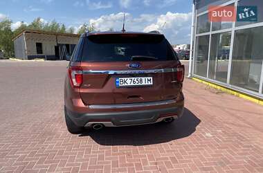 Позашляховик / Кросовер Ford Explorer 2018 в 