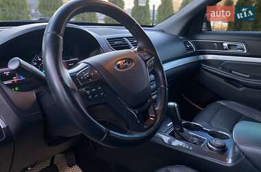 Позашляховик / Кросовер Ford Explorer 2016 в 