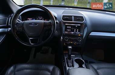 Позашляховик / Кросовер Ford Explorer 2016 в 