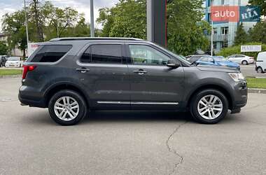 Позашляховик / Кросовер Ford Explorer 2019 в 