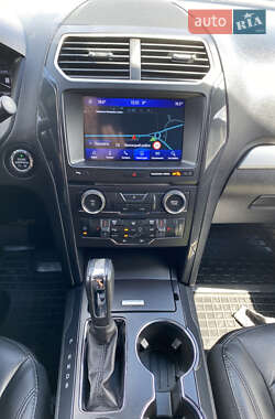 Внедорожник / Кроссовер Ford Explorer 2017 в 